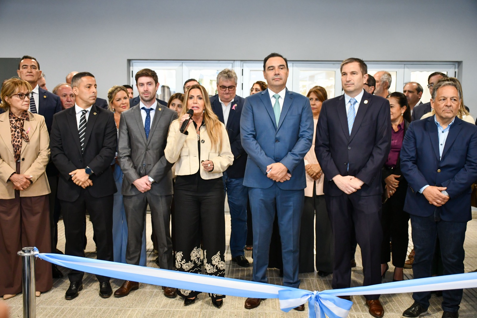 Economía: Valdés inauguró el Centro Único de Pagos del BanCo en Avenida Pomar. Funcionará desde el lunes 13 de octubre