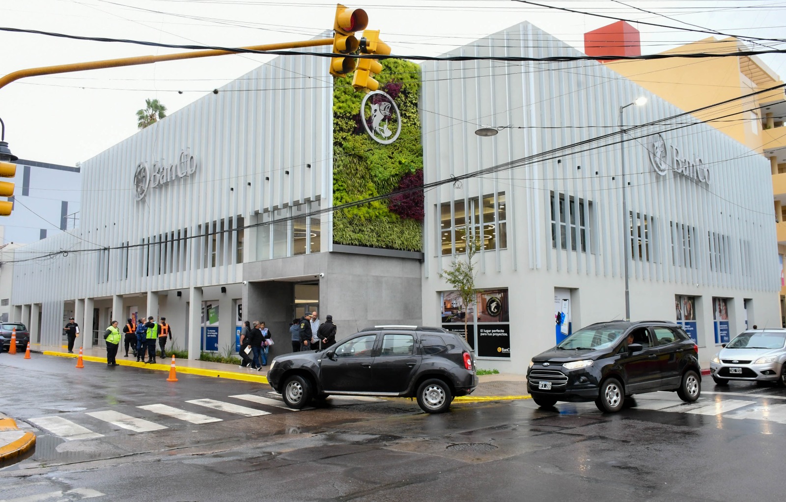 Economía: Juan Pablo Valdés reinaguró la Casa Matriz del Banco de Corrientes en el centro capitalino